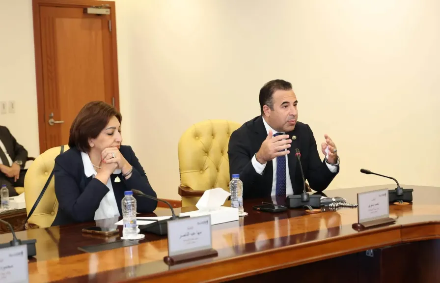 خلال  اجتماع عاجل لحسم أزمة خطوط المحمول ..رئيس اتصالات النواب : إجراءات حاسمة لضبط تسجيل خطوط المحمول والهوية الرقمية تمنع تسجيل أي خط باسم المواطن دون علمه