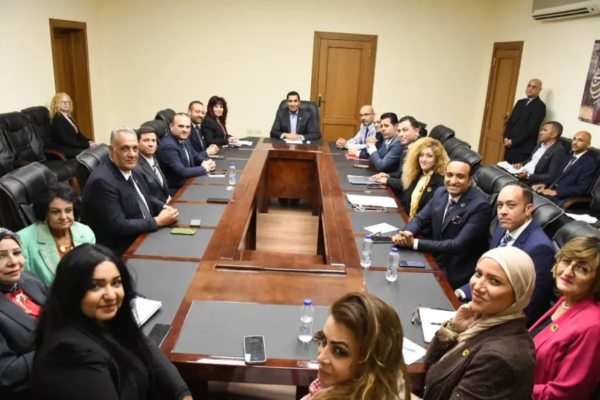 وزير الشباب والرياضة  يلتقي وفد اتحاد المستثمرات العرب لبحث دعم ريادة الأعمال وتعظيم الاستثمار الرياضي