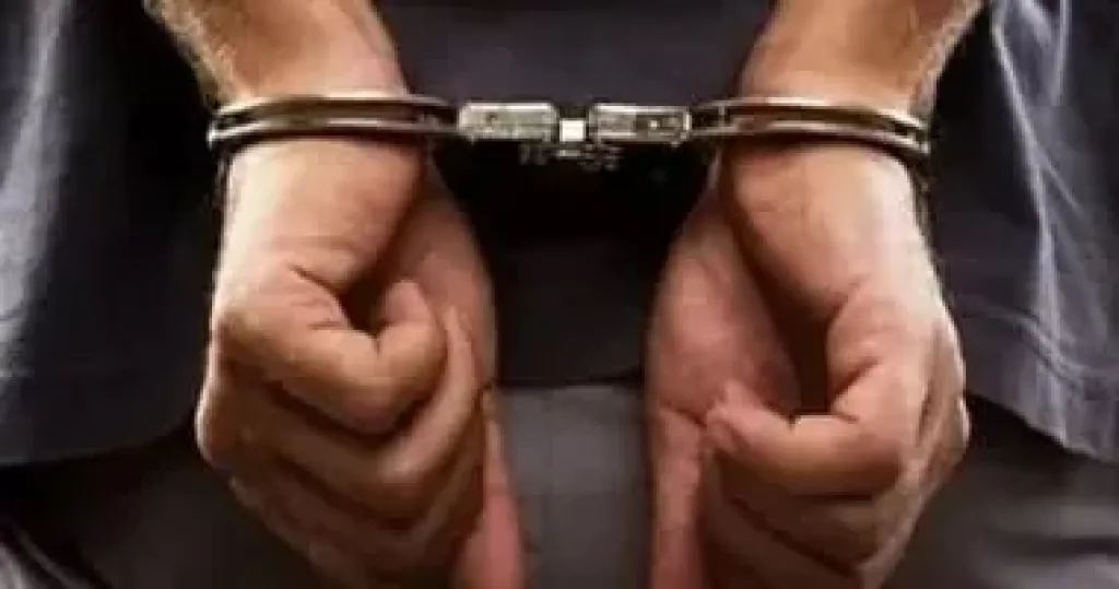 فتاة تتهم والدها بالتعدي عليها جنسيًا تحت التهديد في الفيوم.. والتحقيقات تأمر بحبسه