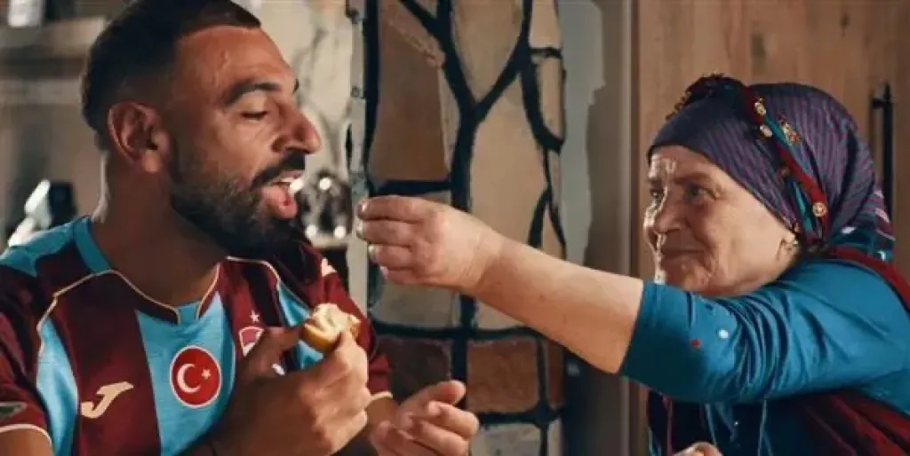 خديجة أكباش بطلة إعلان محمد صلاح: شعرت أن صلاح ”تربيتي” ولم أشهد هذا الحشد في طرابزون سبور من قبل