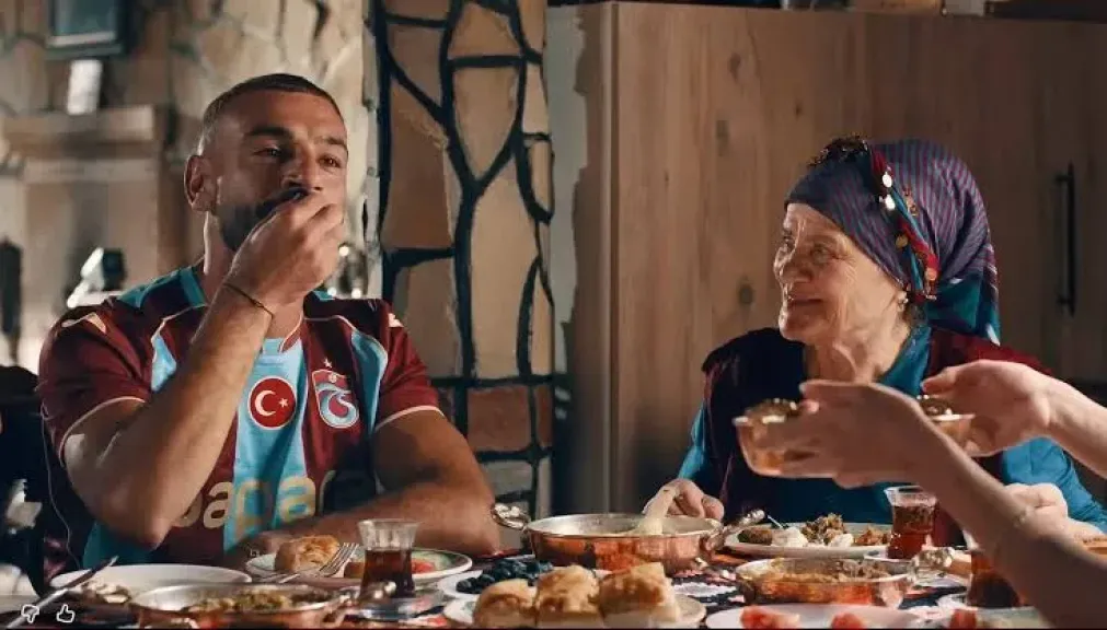 خديجة أكباش بطلة إعلان محمد صلاح: صلاح بمثابة ابني.. وهذا الشخص هو من رشحني للظهور
