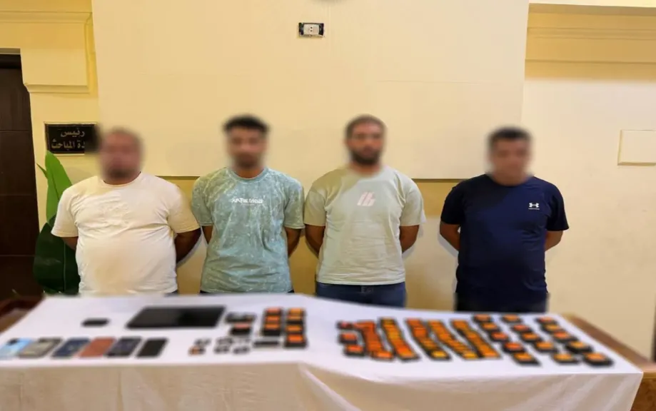 احترس من الخط!!... ضبط 4 أشخاص بالبحيرة بحوزتهم 397 خط محمول مفعلة ببيانات مواطنين