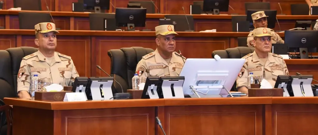 وزير الدفاع يشهد تنفيذ مشروع مراكز القيادة الاستراتيجي التعبوي بنطاق الجيش الثاني الميداني