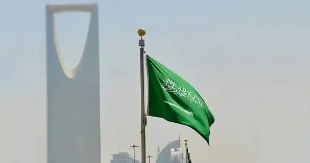 السعودية تدين وتستنكر بأشد العبارات استهداف ناقلتين تابعتين لشركة أدنوك الإماراتية أثناء عبورهما مضيق هرمز