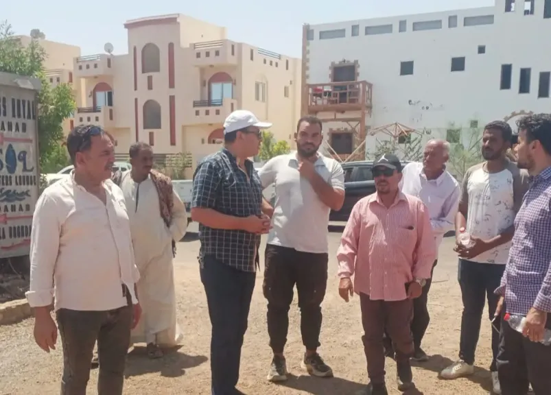 رئيس مدينة دهب يتابع أعمال الخطة الاستثمارية ومشروعات الطرق المقترحة بالمدينة