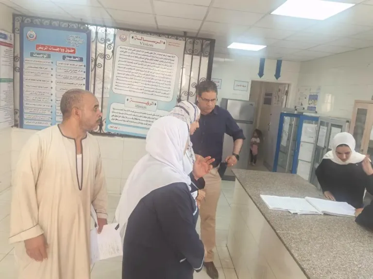جولة مفاجئة لوكيل صحة المنوفية بمركز السادات.. إحالة المتغيبين للشئون القانونية وتوجيهات عاجلة لتطوير الخدمة الطبية