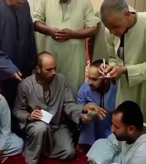 ”الخير فينا”.. أهالي قرية بالأقصر يجمعون 265 ألف جنيه لشراء أتوبيس لنقل مرضى الأورام