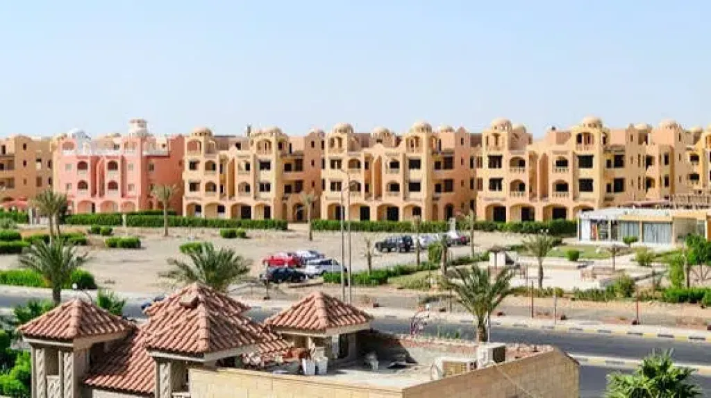 خفض الفائدة يحرك 15 تريليون جنيه.. هل يتجه لـ العقارات أم شهادات البنوك؟