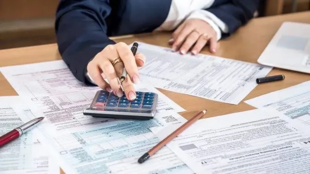 رفع الإعفاء الضريبي للسكن وتسهيل السداد.. ضريبة العقارات تحت المجهر