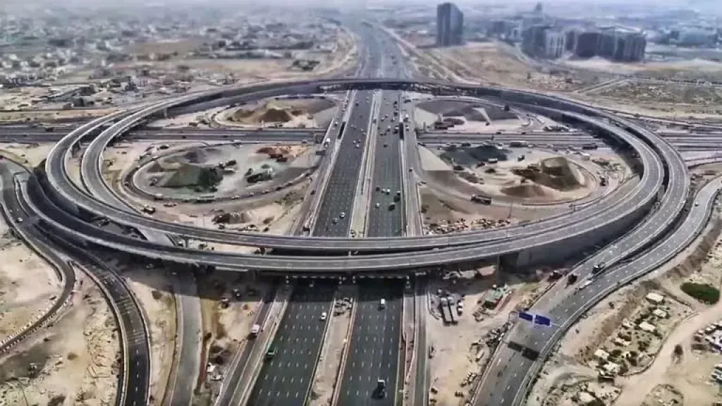 حملات مرورية مكثفة بمحاور القاهرة والجيزة لرصد المخالفات