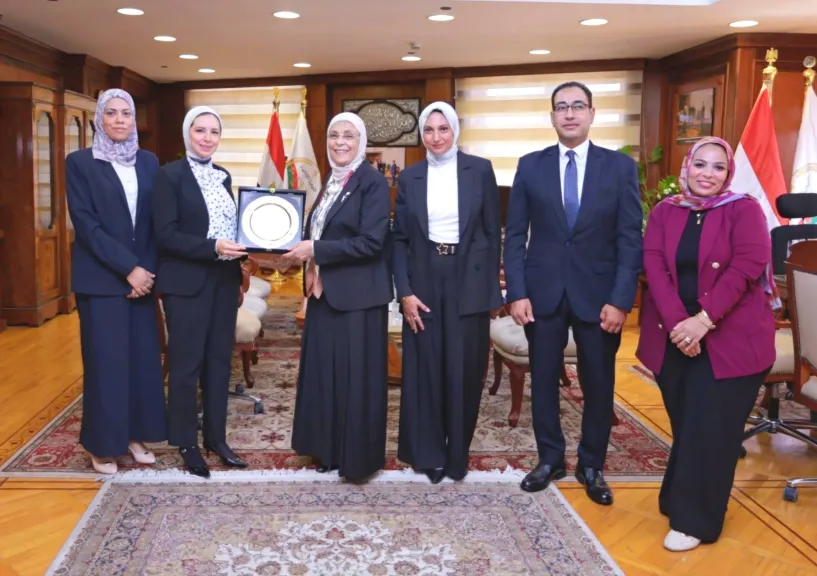 رئيسة هيئة النيابة الإدارية تستقبل عميدة كلية القانون بالجامعة المصرية الصينية