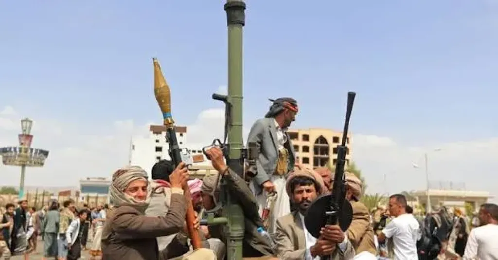 تصعيد متعدد الجبهات.. ماذا وراء اشتعال المواجهات بين الحوثيين والقوات الحكومية؟