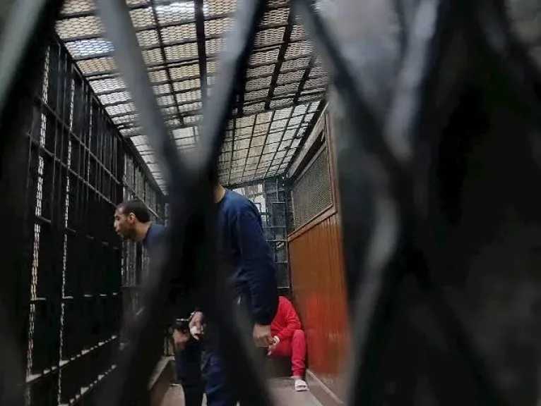 فيديو يقود أم إلى عشماوي مرتين: باعت بنتها لجوزها بتذكرة آيس