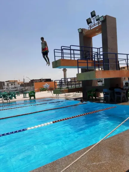 تدريب السباحة وقفزة الثقة بفعاليات مبادرة التاهيل العسكري والرياضي