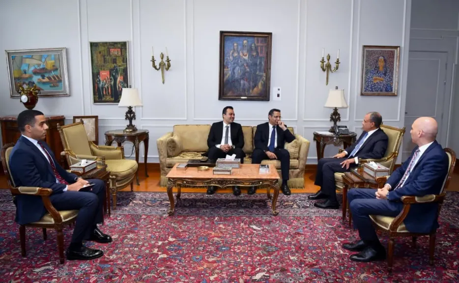 وزير الخارجية يستقبل نقيب الصحفيين ورئيس لجنة الشؤون العربية.. ويشيد بالدور الوطني للصحافة المصرية