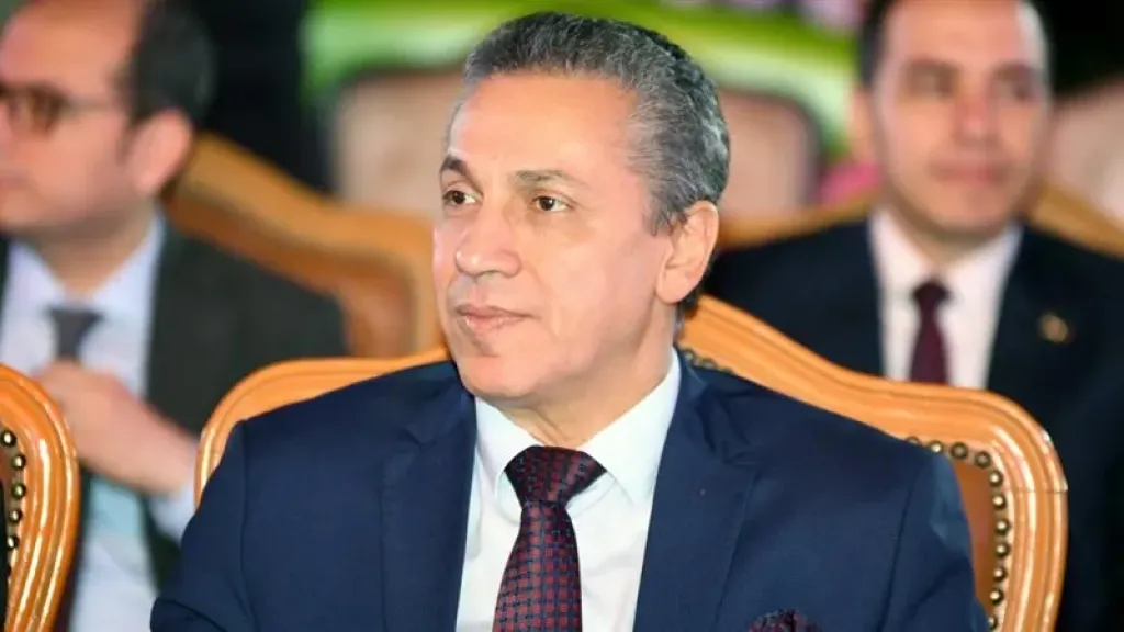 «في ناس بتعاني من التموين والمعاش».. رضا عبدالسلام ينتقد حياة بعض المشاهير