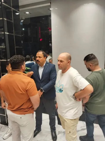 رئيس الحي رفض الوساطات والتدخلات.. غلق وتشميع صالون حلاقة شهير بالمهندسين