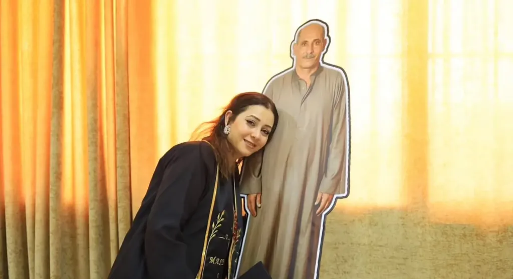 ”حتى وأنت عند ربنا مش سايبني”.. باحثة تحمل مجسم والدها في مناقشة رسالتها وتروي لـ”النهار”حكاية الوفاء