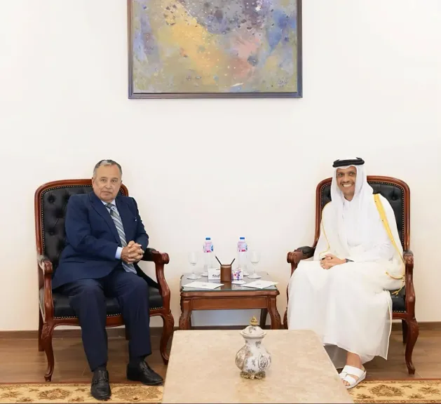 نبيل فهمي يلتقي رئيس الوزراء وزير الخارجية القطري  ..ويؤكد: أمن الخليج جزء لا يتجزأ من الأمن القومي العربي