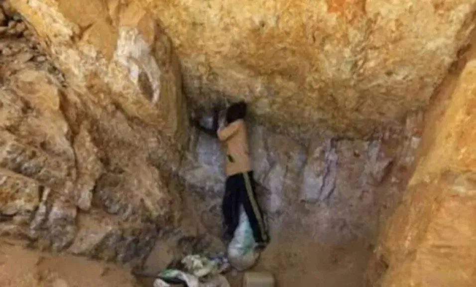 بعد 10أيام من الواقعة.. استخراج جثامين 3 ضحايا إثر انهيار حفرة تنقيب عن الآثار بالفيوم