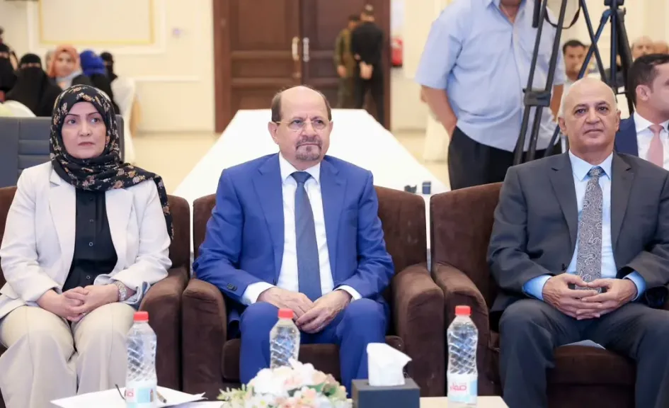 رئيس الوزراء  اليمني يدشن  إعادة إصدار الجريدة الرسمية بعد أكثر من 11 عاما على توقفها