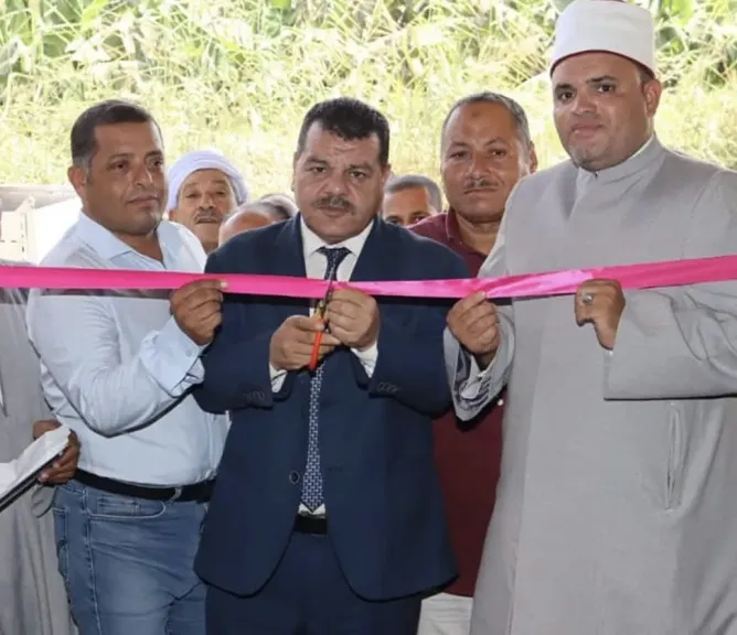 محافظ بنى سويف ينيب رؤساء الوحدات المحلية فى افتتاح مسجدى الرحمن والشهداء