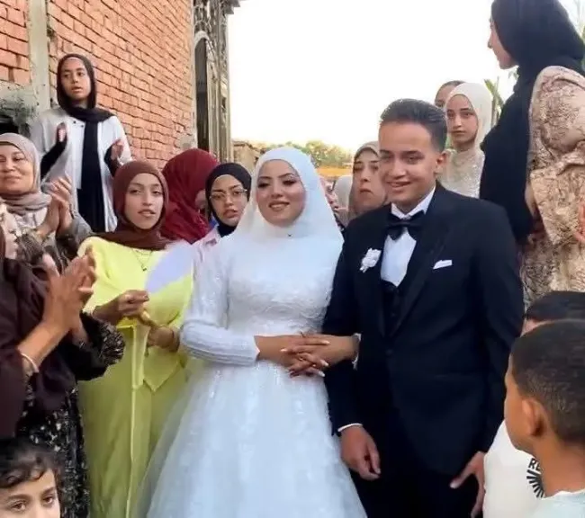 ”من غير تكاليف ودوشة”.. عروسان من المنوفية يستبدلان حفل الزفاف بالعمرة