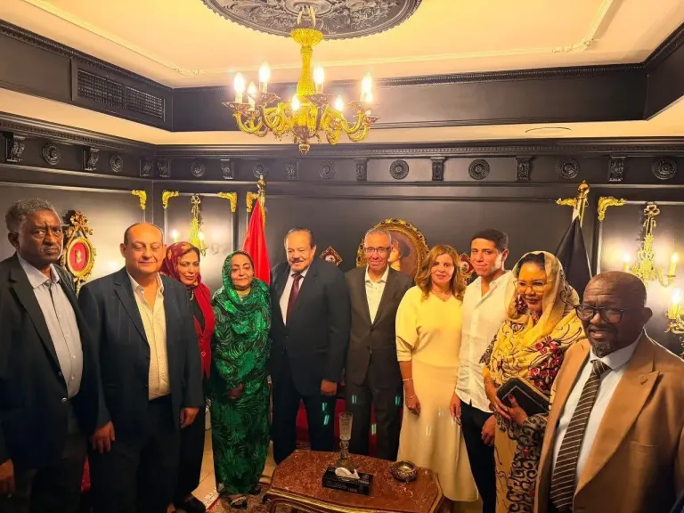 خلال عشاء تكريمي للسفير ياسر سرور قبيل توليه مهامه سفيراً لمصر في الخرطوم …السفير علي يوسف : الدبلوماسية الشعبية رافد أساسي لتعزيز العلاقات السودانية المصرية ..