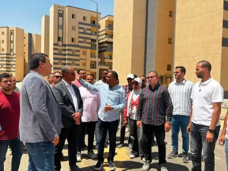 وزيرة الإسكان تتابع موقف تنفيذ المشروعات السكنية والخدمية بمدينتي 15 مايو والعبور ومحافظة بورسعيد