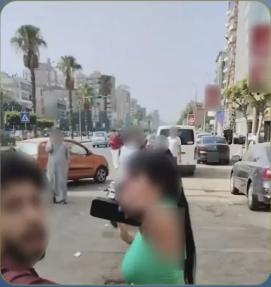 شكلها سكران ... الداخلية تلقي القبض علي قائدة السيارة بمصر الجديدة صدمت عامل دليفري وسددت له قيمة إصلاح الدراجة بالدولار
