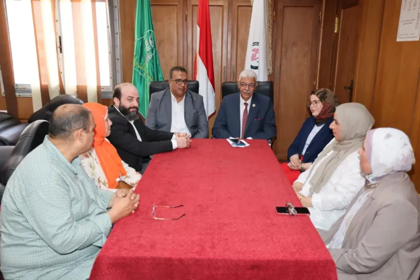 رئيس جامعة المنوفية يعقد اجتماعًا مع عميد معهد الأورام ويؤكد: خطة متكاملة لتطوير المعهد وتوفير جهاز معجّل خطي جديد