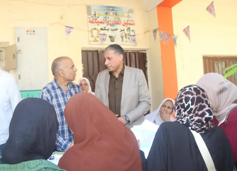 قبل بدء الدراسة.. مدير «تعليم الجيزة» يوجه بسرعة إنهاء أعمال صيانة المدارس