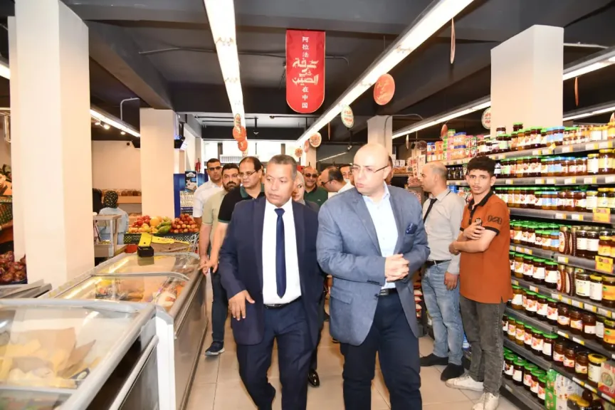 التحفظ على كمية من الأجبان بعد رصد ذباب عليها داخل هايبر بأبشواي في الفيوم