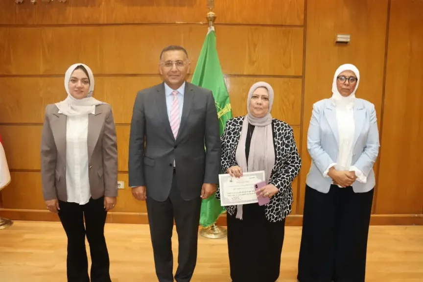 وفاء لعطائها.. محافظ القليوبية يكرم مدير شؤون المجالس بعد سنوات من العمل