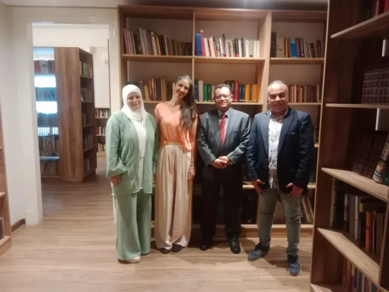 عميد معهد سيناء العالي للسياحة والفنادق يزور المركز الثقافي المجري لطرح أفكار التعاون المشترك