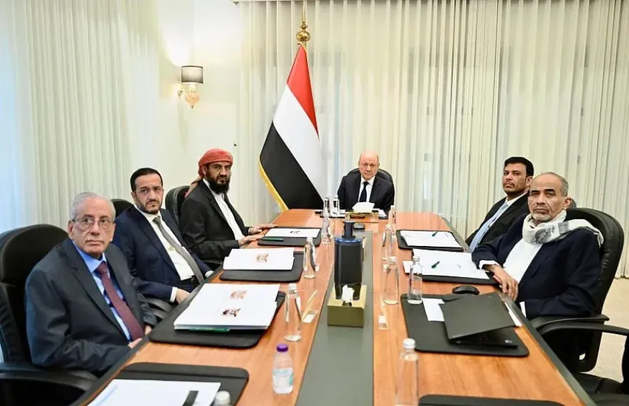 مجلس القيادة اليمني يعزز الردع ويؤكد جاهزية القوات المسلحة لاستعادة الدولة وإنهاء الانقلاب
