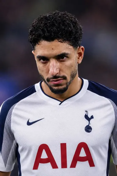 عمر مرموش يخضع للكشف الطبي تمهيدًا للانتقال إلى توتنهام