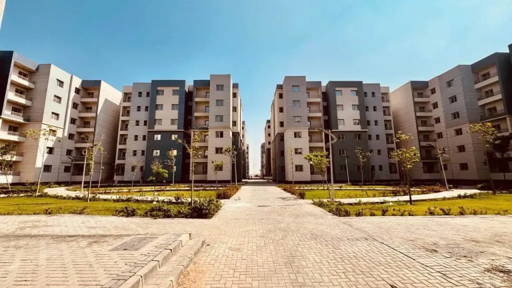 نائب رئيس «هيئة المجتمعات العمرانية لقطاع التنمية و الإنشاءات» يتفقد مشروع «فالي تاورز إيست» بالعبور الجديدة