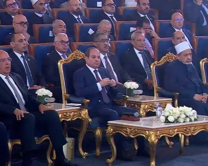 السيسي يوجه الحكومة لضبط الأسواق وحماية حقوق المواطنين وتحسين الخدمات
