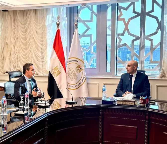 وزير التعليم يبحث مع رئيس جامعة سلامنكة الإسبانية تطوير برامج مدارس التكنولوجيا التطبيقية