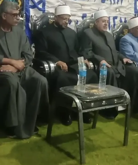 وكيل الأزهر ووفد من ساحة الإمام الطيب يقدمان واجب العزاء في والدة الأمين العام لمجمع البحوث الإسلامية