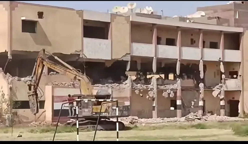 هدم مدرسة "أرشيفية"