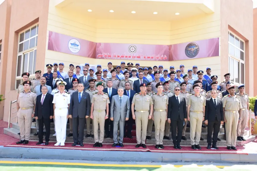 الأكاديمية العسكرية المصرية تحتفل بتخريج الدورة التدريبية الثانية لطلبة مركز التدريب المهني التابع لهيئة قناة السويس