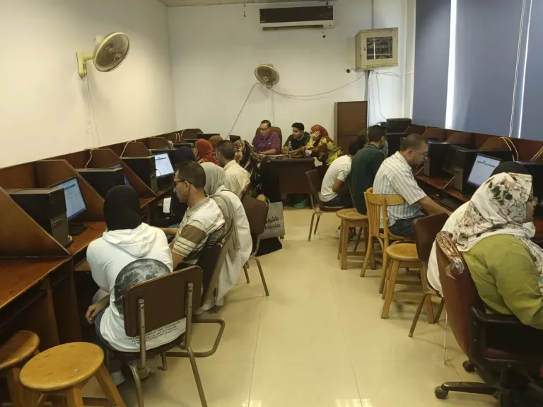 معامل التنسيق الإلكتروني بجامعة دمنهور تستقبل طلاب المرحلة الثالثة لتسجيل رغباتهم