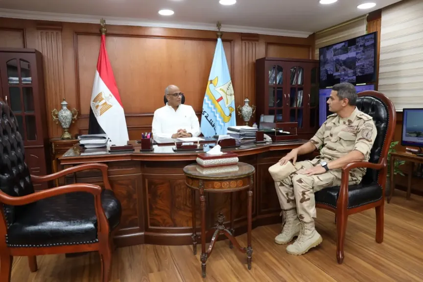 محافظ كفرالشيخ يناقش مع المستشار العسكرى عددًا من الملفات لتعزيز التنسيق وخدمة المواطنين