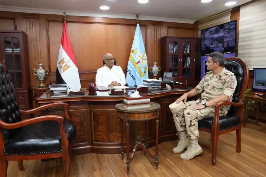 محافظ كفرالشيخ يناقش مع المستشار العسكرى عددًا من الملفات لتعزيز التنسيق وخدمة المواطنين