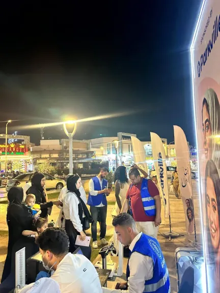 «إنتِ الأساس».. مدير فرع هيئة الرعاية الصحية بجنوب سيناء يتفقد فعاليات الحملة بالسوق القديم بشرم الشيخ