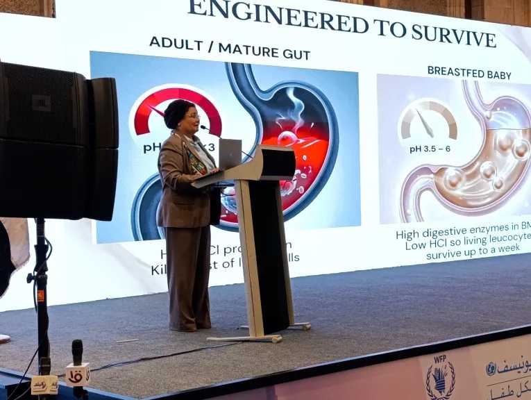 «من الأمعاء للمخ والمناعة».. عبلة الألفي تكشف فوائد الرضاعة الطبيعية والتلامس الجلدي بعد الولادة