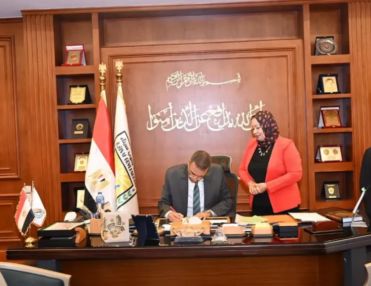 محافظ جنوب سيناء يعتمد الحد الأدنى لتنسيق المرحلة الثالثة والنهائية للثانوي العام والفني ويقر توسعات تعليمية بشرم الشيخ والطور