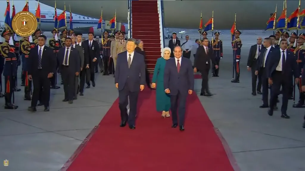 دلالات وجود فرقة فلكلور شعبي أثناء استقبال الرئيس السيسي وقرينته لنظيره الصيني